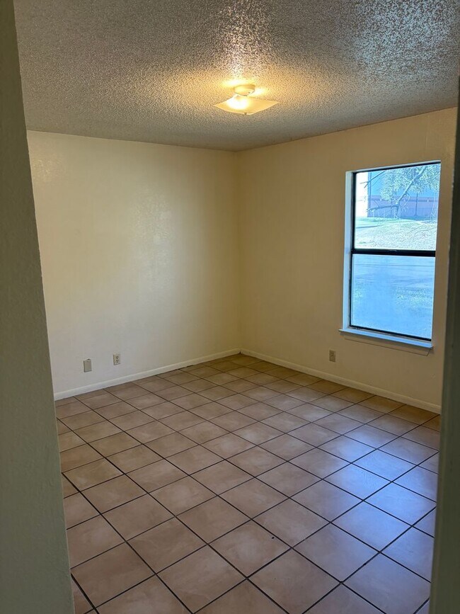 Building Photo - Duplex