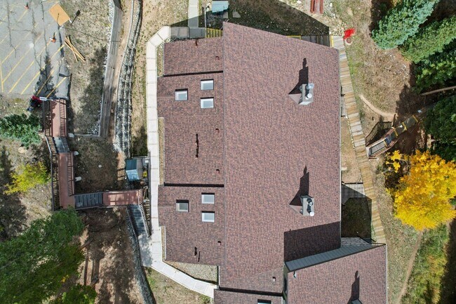 Building Photo - Serenity and Views with this 3 bedroom/3Bathroom Townhome in Buffalo Ridge