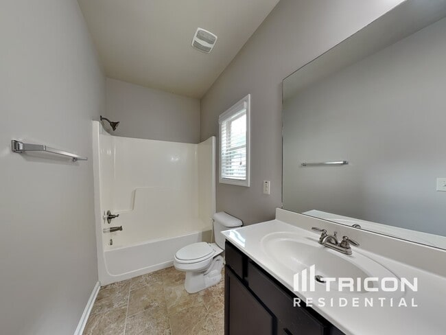 Building Photo - 5030 Glencliff Dr