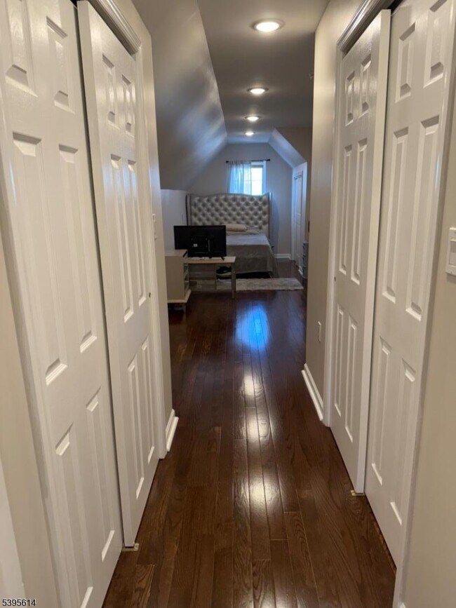 Building Photo - 342 S 20th St