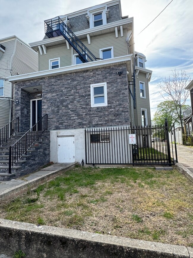 Primary Photo - 25 Prospect St