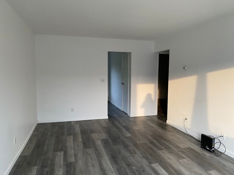 Living room 2 - 2096 Mississippi St