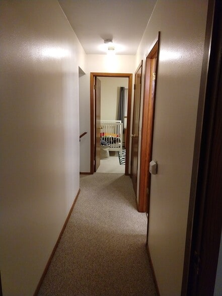 Hall to smaller/2nd bedrm - 5202 Schofield St