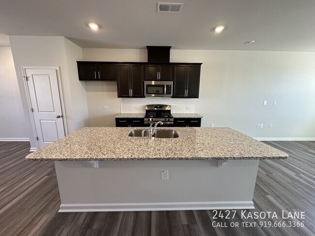 Building Photo - 2427 Kasota Ln