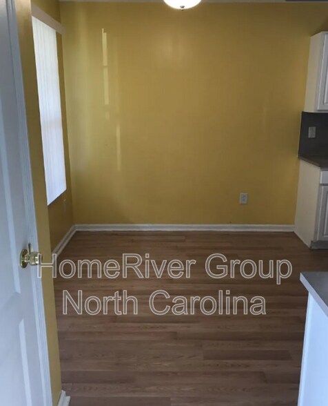 Building Photo - 444 Amir Cir