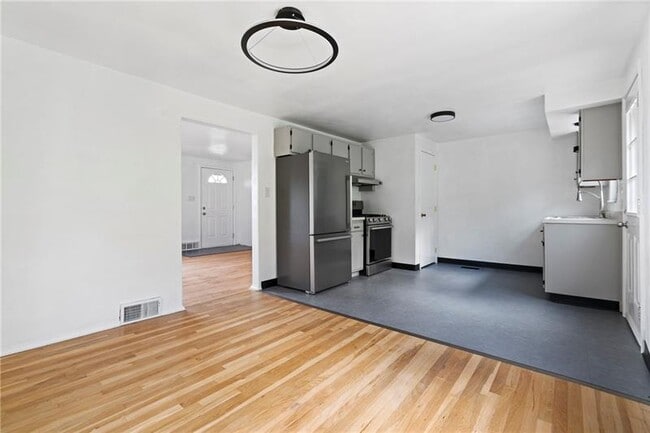 Building Photo - 5406 Verona Rd