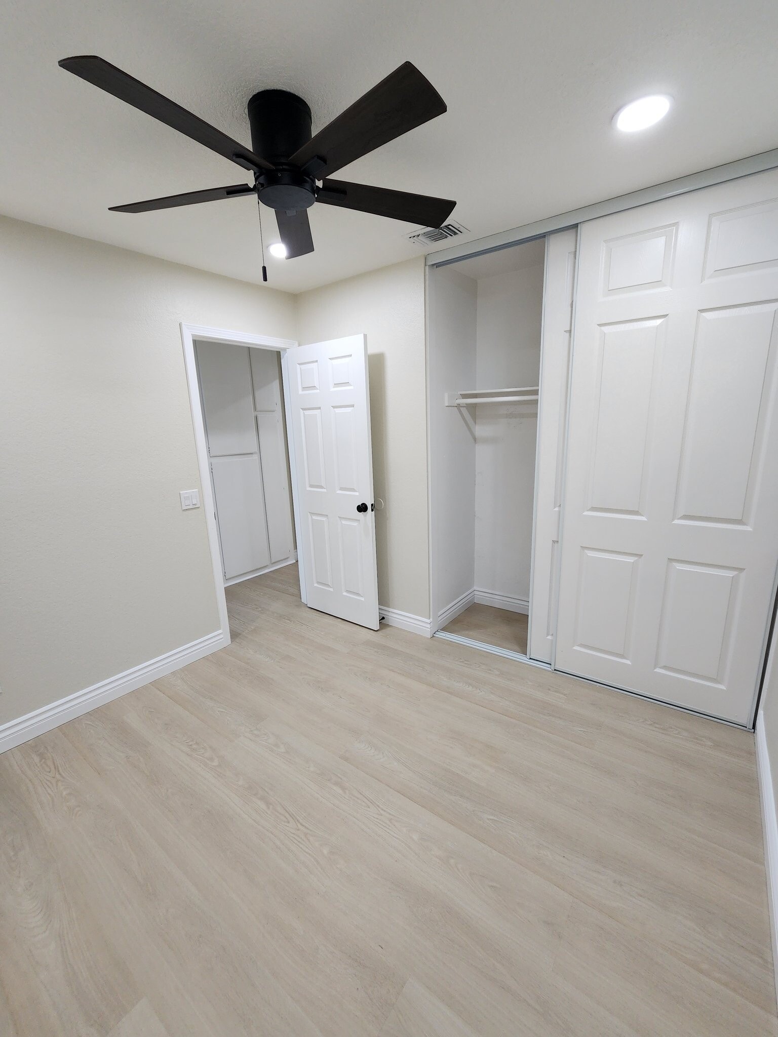 Building Photo - 14104 Hillcrest Dr