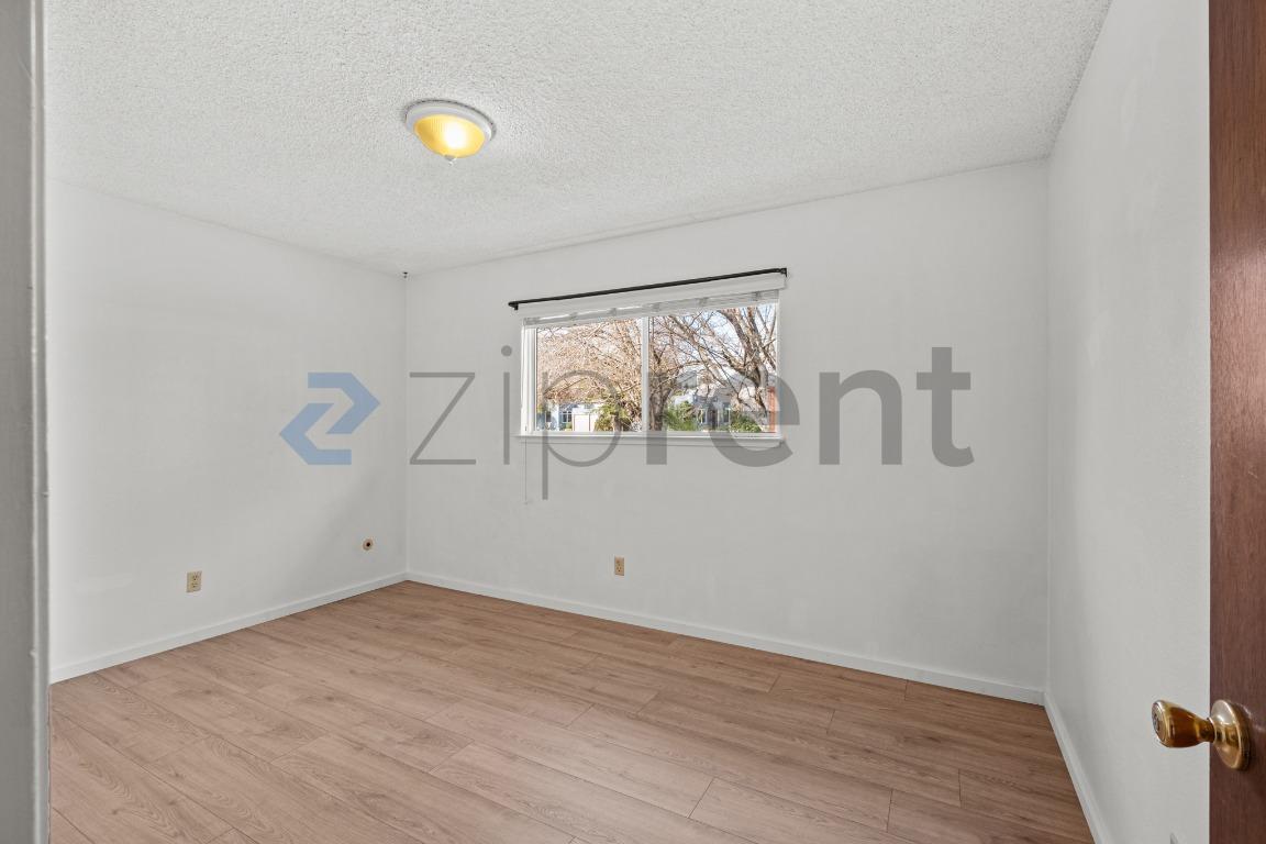 Building Photo - 12 Post St