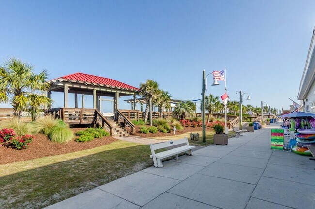 Building Photo - 1404 Canal Dr