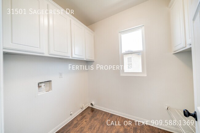 Building Photo - 31501 Sagecrest Dr
