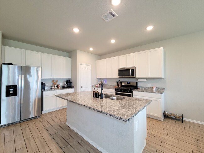 Building Photo - 24811 Crimson Pine Dr