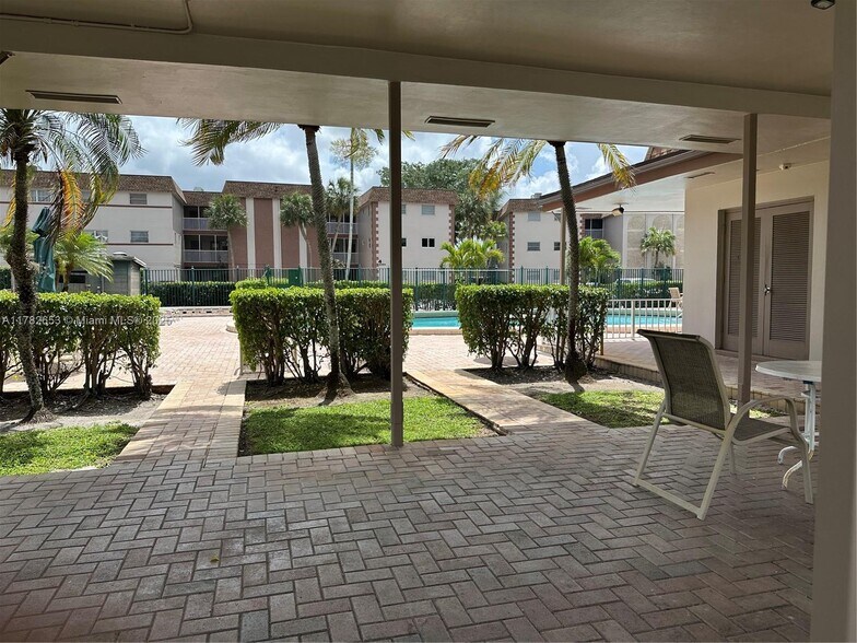 Building Photo - 8121 SW 24th Ct