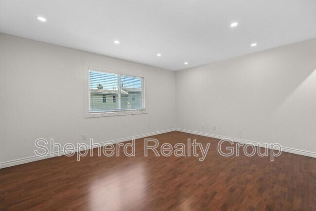 Building Photo - 405 Pioneer Dr