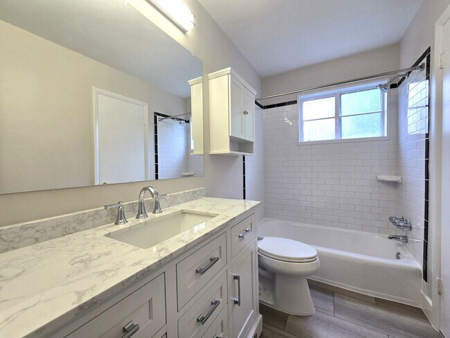 Building Photo - Updated 3BR, 2BA with Screened in Porch in Close in Rockville/Kensington!!