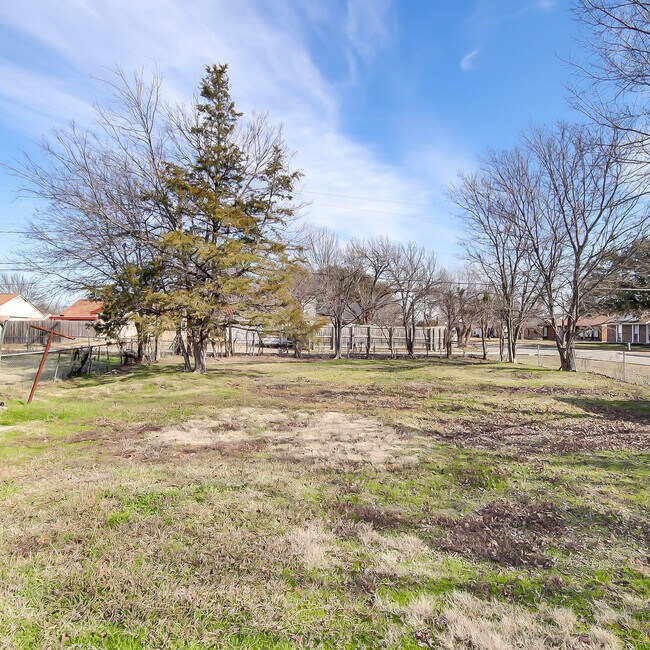 Building Photo - 3BR/1.0BA Single Family - Seagoville