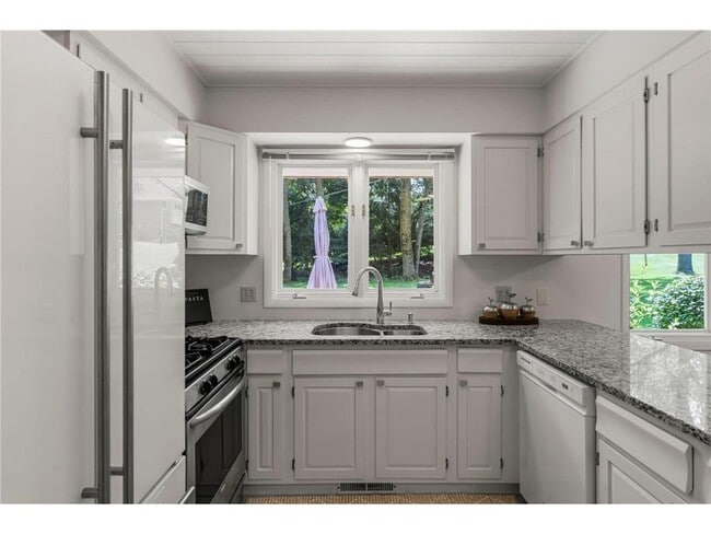 Building Photo - 14641 Crestview Ln