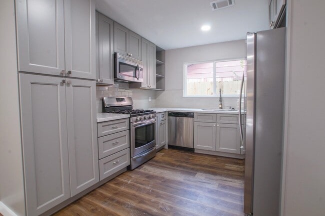 Building Photo - 4131 Lufborough Dr