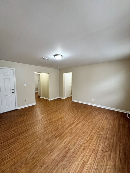 Building Photo - 302 Olive St