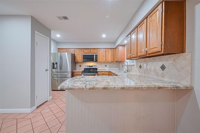 Building Photo - 10015 Sageyork Dr
