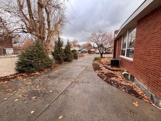 Building Photo - 481 E 2875 N