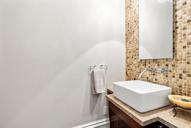 Building Photo - 48 Appleton St