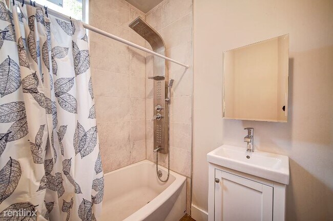 Building Photo - 1 br, 1 bath Townhome - 655 E Wishart St