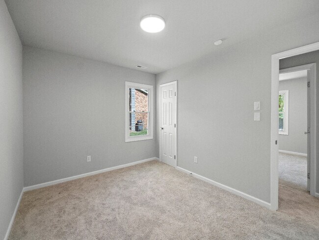 Building Photo - 128 Sunset Ln