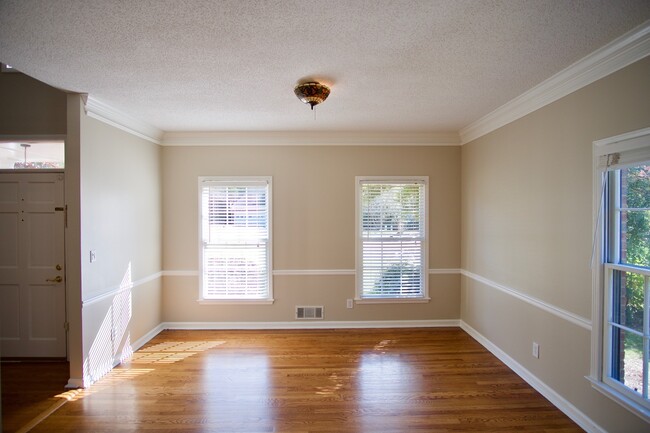Building Photo - Dunwoody Living at Its Best – Spacious 4BR...