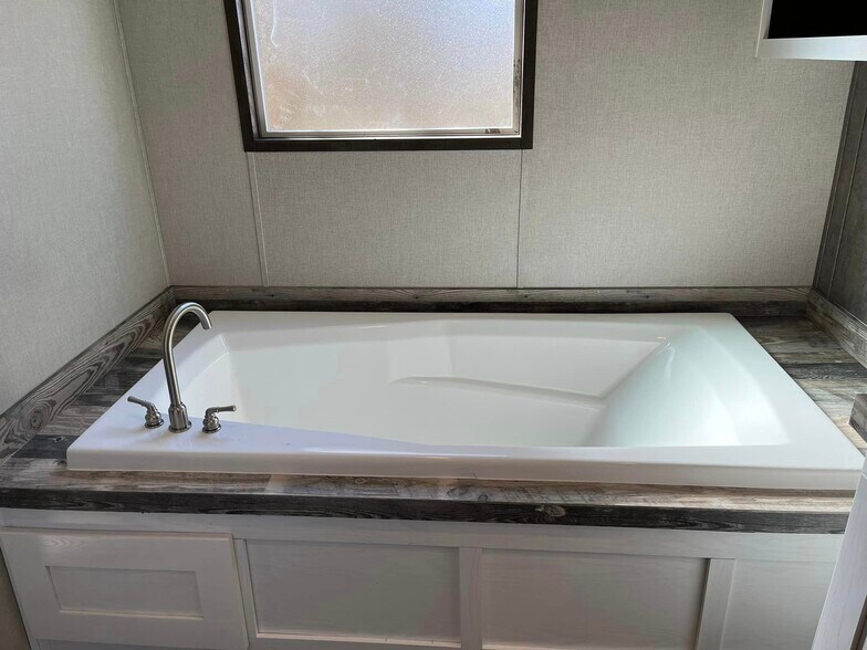 Building Photo - 107 Toledo St