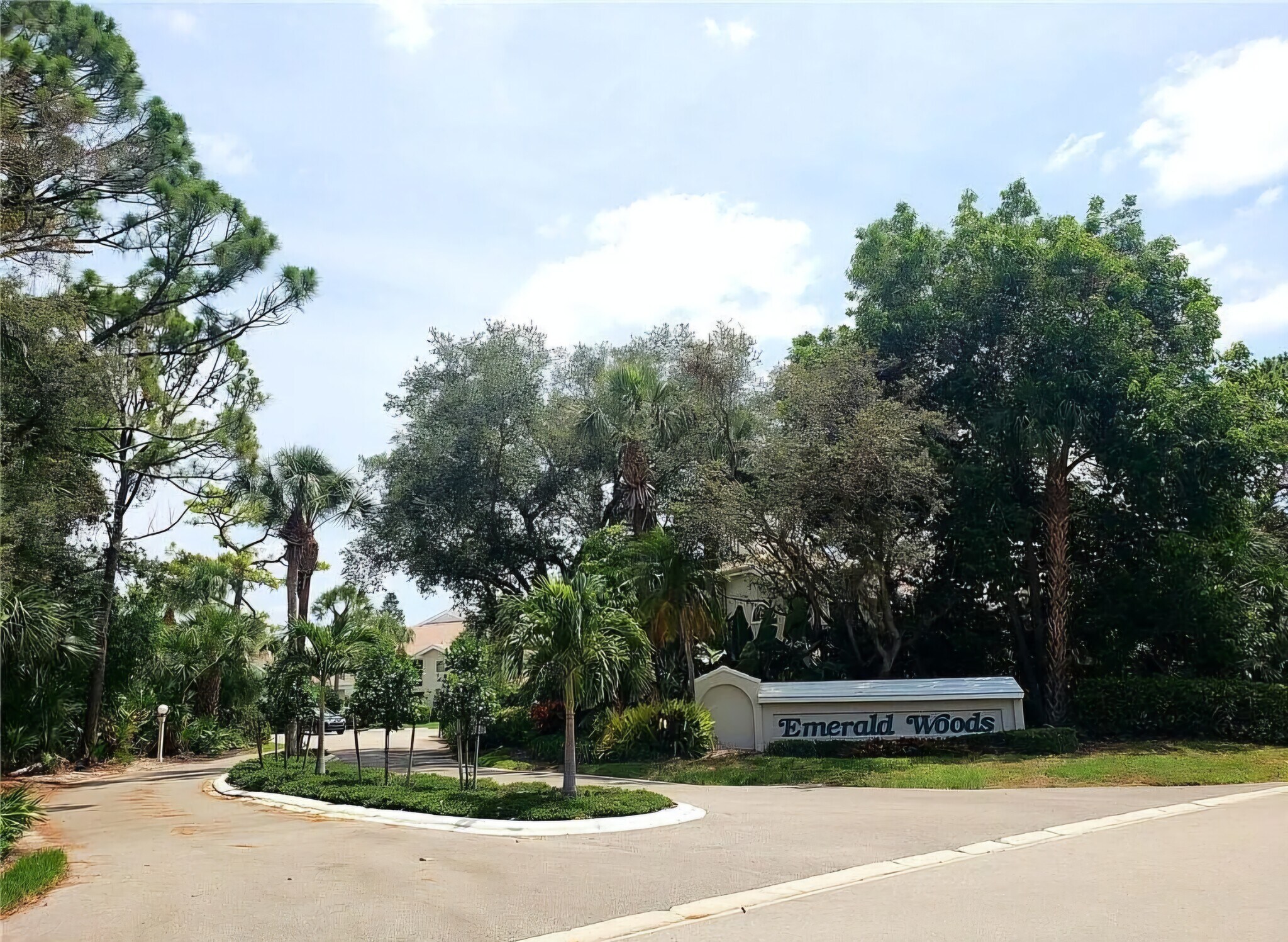 Building Photo - 50 Emerald Woods Dr