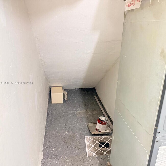 Building Photo - 2015 SW 27th Ave