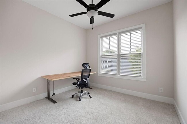 Building Photo - 109 Village Green Ave