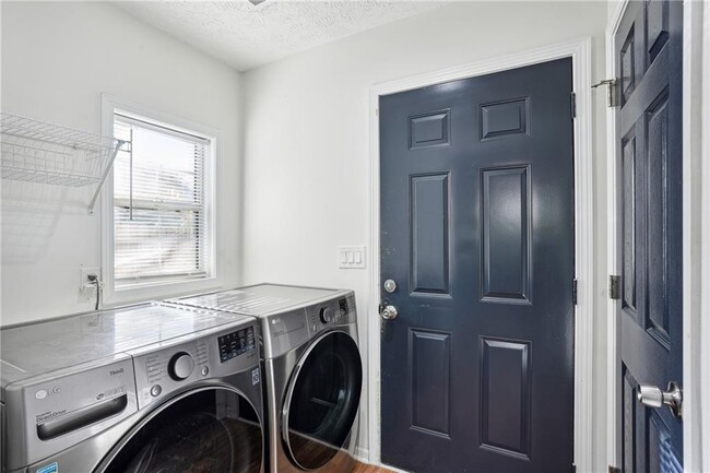 Building Photo - 2061 Tiger Flowers Dr NW
