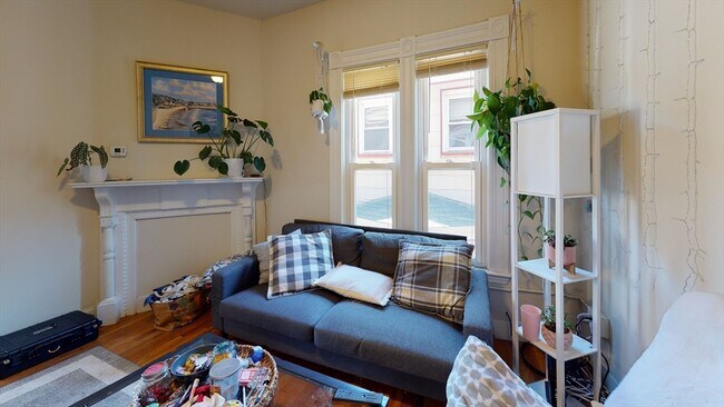 Building Photo - 27 Falcon St