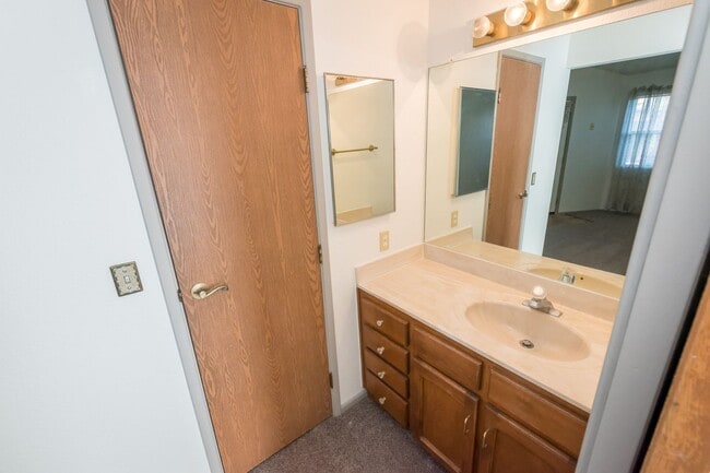 Building Photo - Beautifully Updated 2BR/2BA Home – Near Fort Huachuca