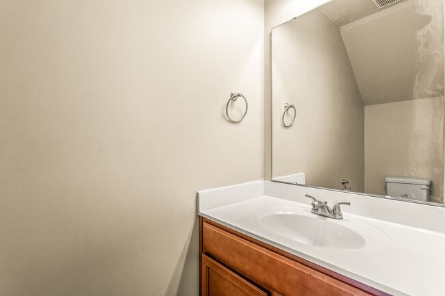 Building Photo - 404 Sullivan Loop Rd