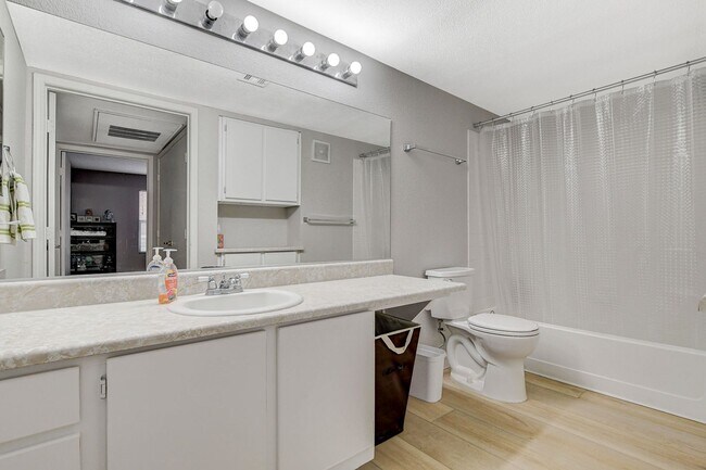 Building Photo - Chic & Convenient: Your Ground-Level Condo Retreat in Silverado Ranch