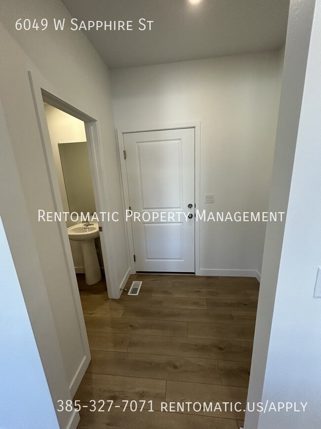 Building Photo - 6049 W Sapphire St