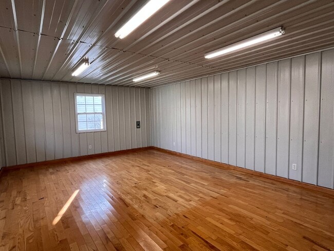 Building Photo - Three Bedroom Home in London, KY