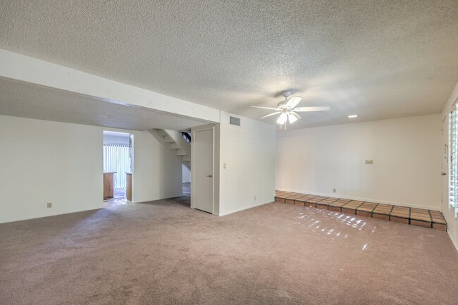 Building Photo - "Spacious 3-Bedroom Oasis with 1.5 Baths i...