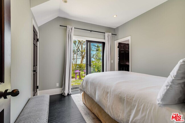 Building Photo - 2962 Valmere Dr