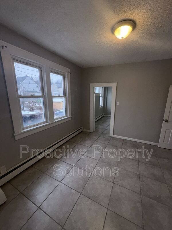 Building Photo - 534 Cherry St