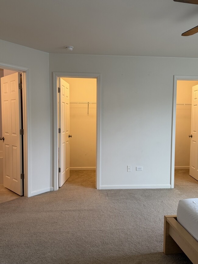 Building Photo - 544 Silverton Dr