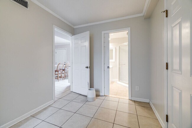 Building Photo - Spacious Home with Shop in Rincon!  No HOA!