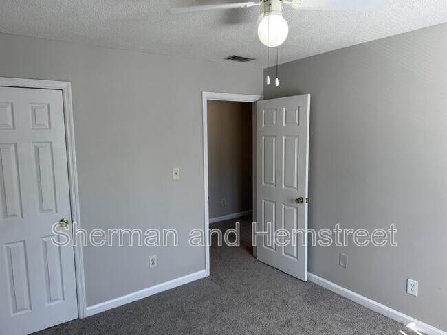 Building Photo - 516 Commons Dr