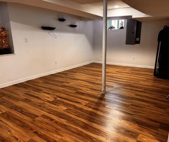 Building Photo - 513 S Brooks St