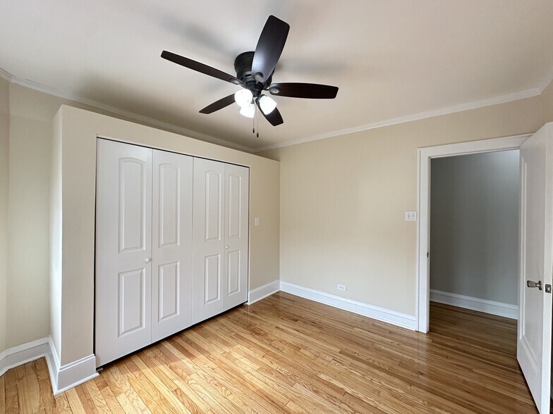 Building Photo - 324 S Maple Ave