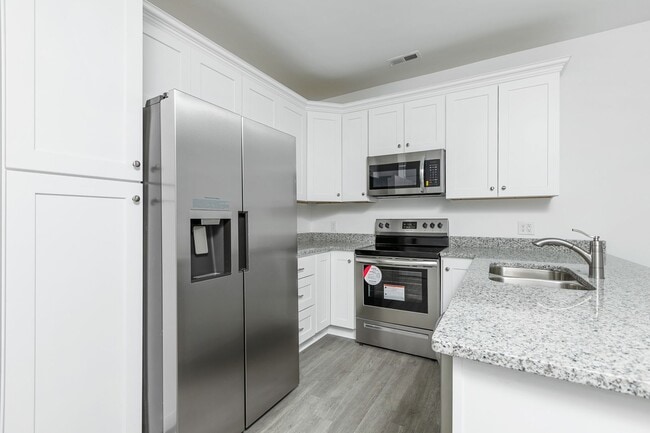 Building Photo - newly renovated property