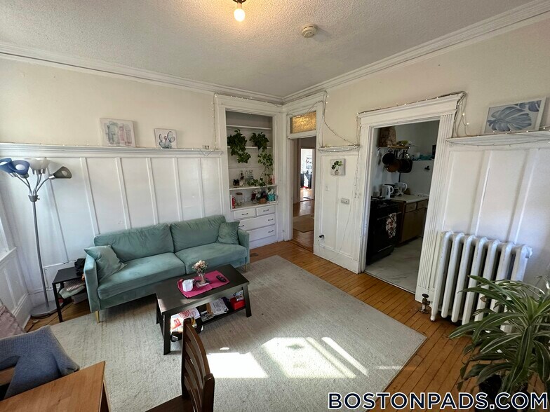 Building Photo - 32 Glenville Ave