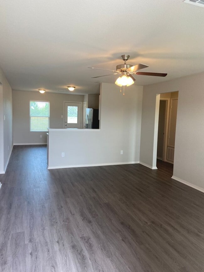 Building Photo - *Pre-leasing* Three Bedroom | Two Bath Hom...